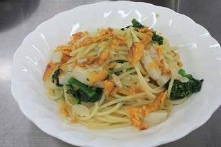 菜の花とイカスミのスパゲティーニ２