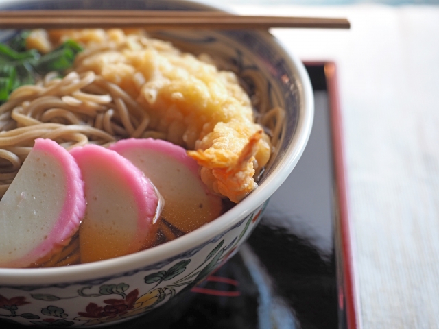 年越しそばは、いつ食べる？タイミングや由来は？
